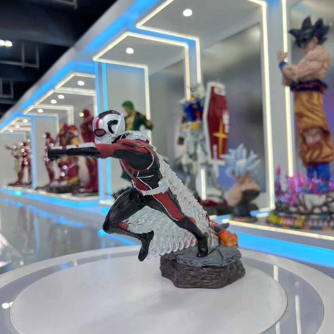 Statue Avengers Ant-Man - Résine Collector 20cm
