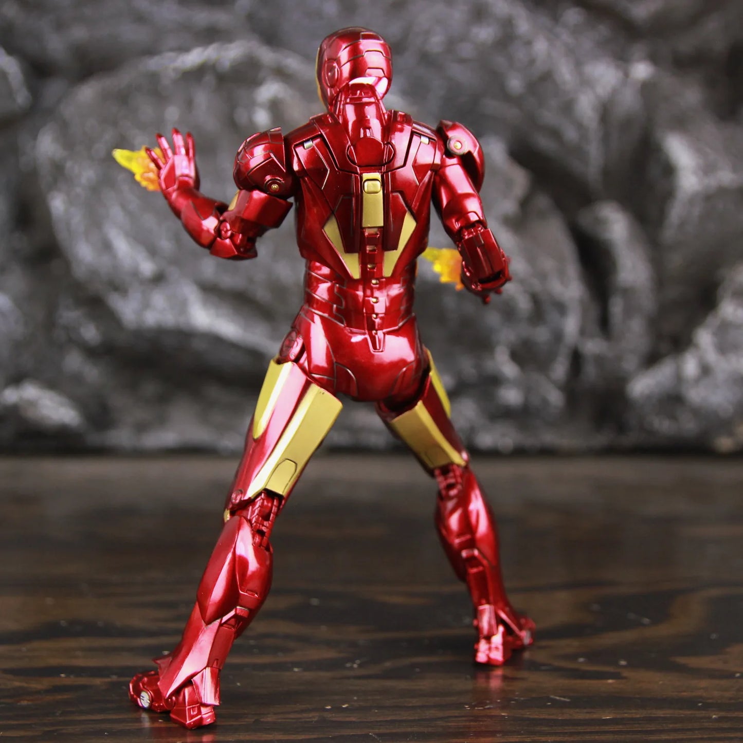 Figurine LED Avengers Iron Man Mark IV - Pose Statique Mains Interchangeables