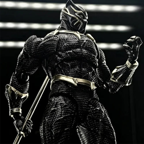 Figurine Black Panther 3.0 Articulée - Texture Écailles Doré Lance Décor