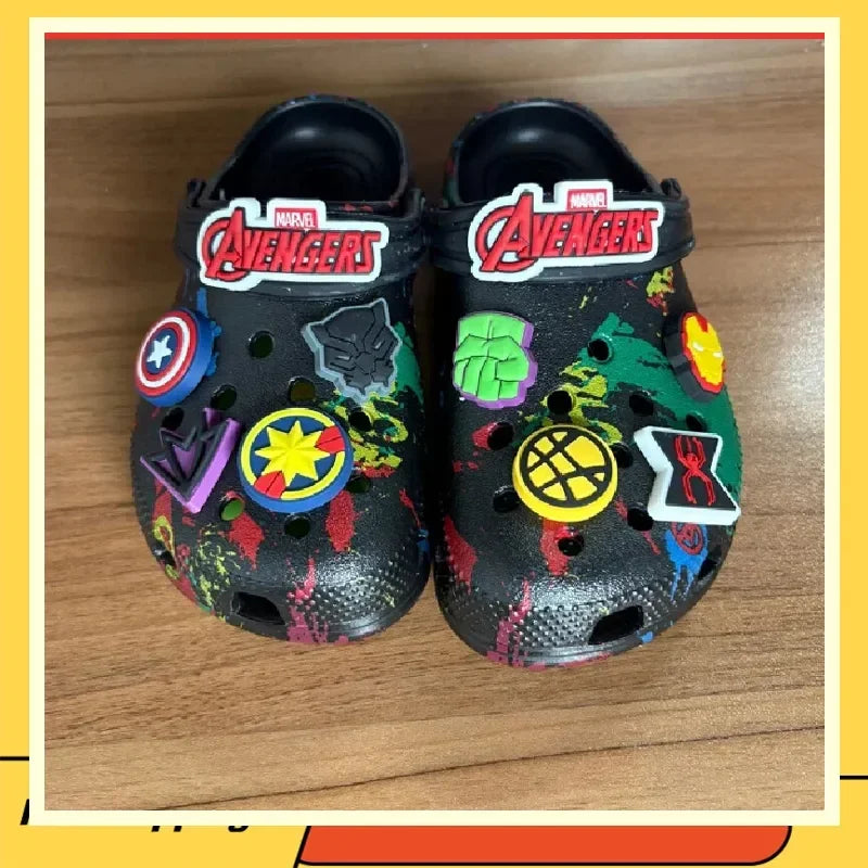 Sabots Avengers Multi-Héros - Fond Blanc Éclaboussures
